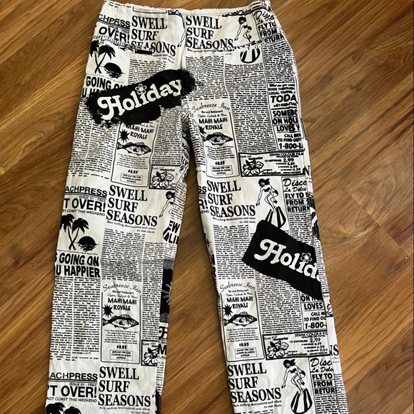 *****SOLD*****Holiday the label newsprint jeans y2k style size m - Picture 2 of 5